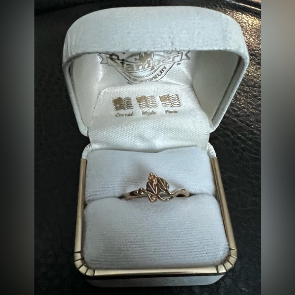 Vintage Coleman Black Hills Gold Ring – 10K Grape & Leaf – Size 6
